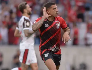 Brasileiro: Athletico-PR supera Flamengo com gol do uruguaio Terans